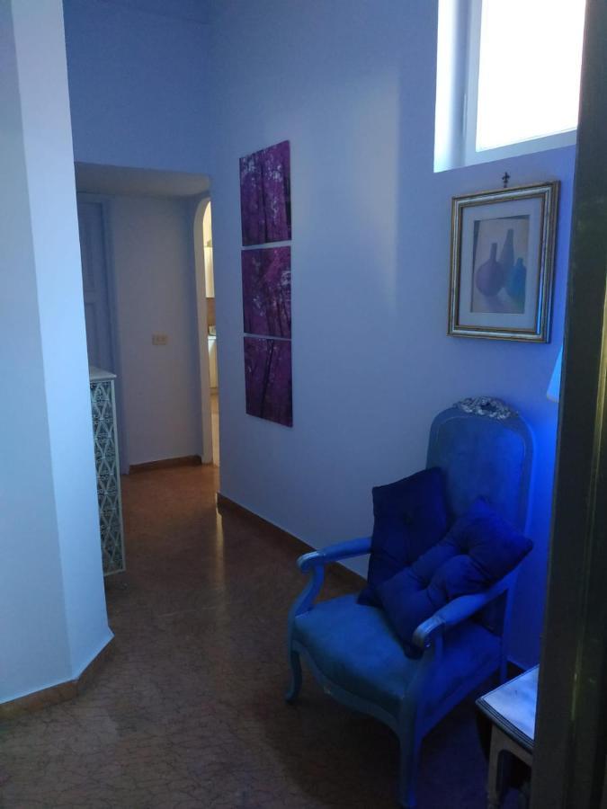 Around The Corner Colosseo B&B Рим Екстер'єр фото