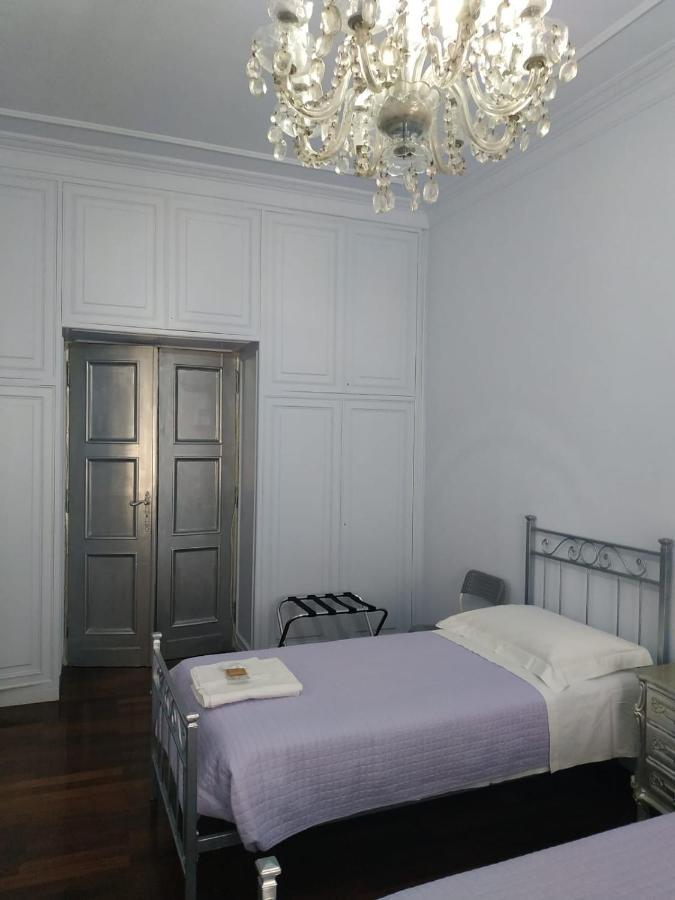 Around The Corner Colosseo B&B Рим Екстер'єр фото